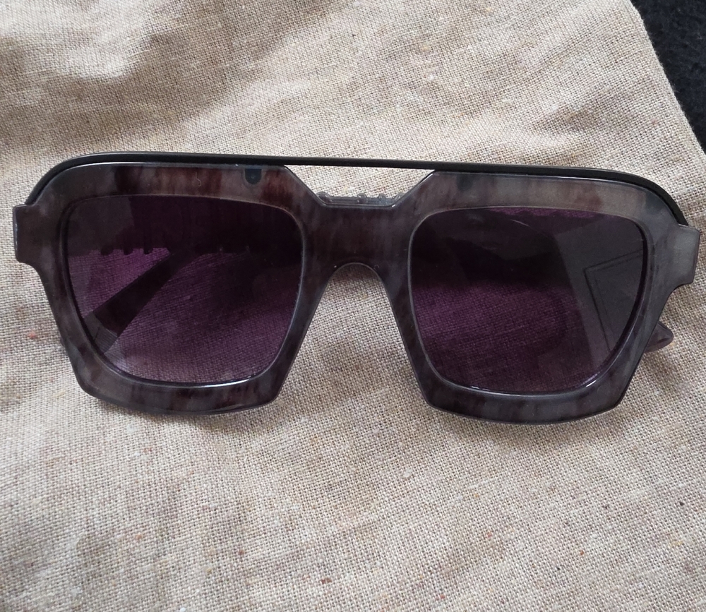 Stylish Black and Purple Men's Sunglasses
